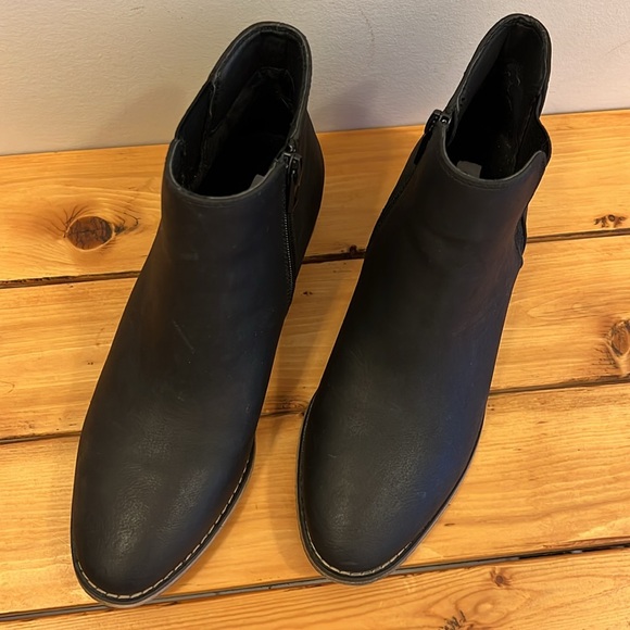 Chelsee Fortune 11 Boots NWOT Size 8 Black Suede, Side Zipper - Picture 6 of 7